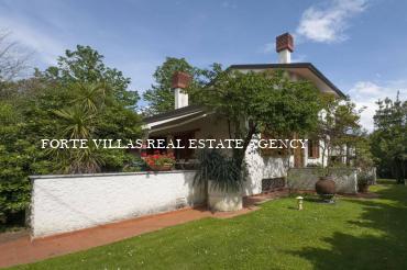 Villa in affitto a Forte dei Marmi con grande giardino