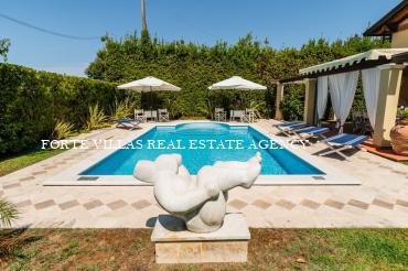 Villa for rent in Forte dei Marmi with swimming pool