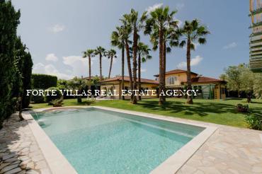 Cozy newly built villa with pool and well-kept garden in Forte dei Marmi