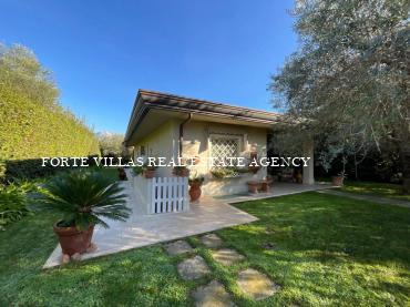  : Single villa For rent  Forte dei Marmi