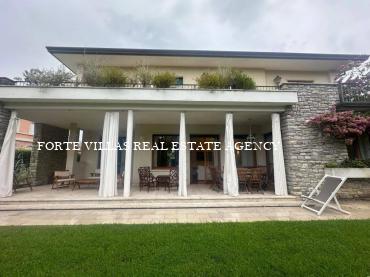  : Single villa For rent  Forte dei Marmi